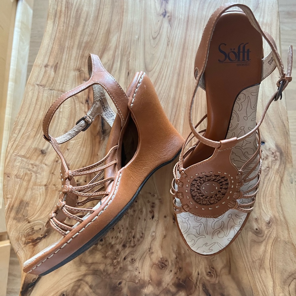 Sofft Tan Wedges